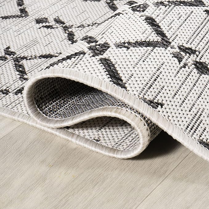 JONATHAN Y SMB108I-4R Ourika Moroccan Geometric Textured Weave Cream/Black 4' Round Indoor/Outdoor Area Rug, Pet Friendly, Non-Shedding, Stain Resistant, Easy-Cleaning for Backyard, Patio, Porch