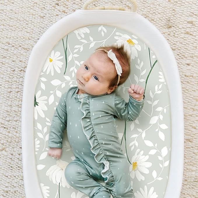 GRSSDER Stretchy Ultra Soft Fitted Bassinet Sheet Set 2 Pack, Universal Fit for Bassinets Baby Cradle Moses Basket Oval Rectangle Mattress, Watercolor Daisy Flowers Bassinet Sheets for Girls