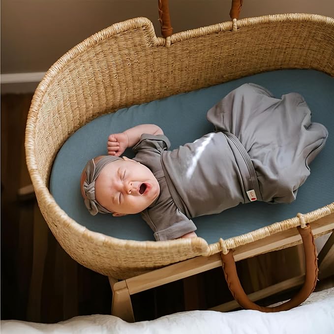 GRSSDER Stretchy Ultra Soft Fitted Bassinet Sheet 3 Pack, Universal Fit for Bassinets Baby Cradle Moses Basket Oval Rectangle Mattress Safe and Snug, Jersey Bassinet Sheets for Girls, White/Blue