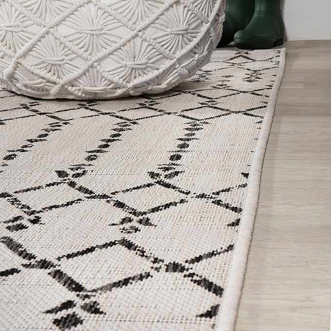 JONATHAN Y SMB108I-4R Ourika Moroccan Geometric Textured Weave Cream/Black 4' Round Indoor/Outdoor Area Rug, Pet Friendly, Non-Shedding, Stain Resistant, Easy-Cleaning for Backyard, Patio, Porch