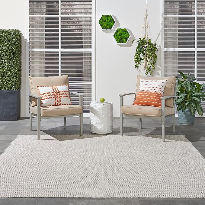 Nourison Courtyard 8' x Square Ivory Silver Fabric Modern Area Rug (8' Square)