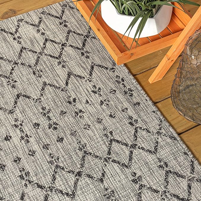JONATHAN Y SMB108E-6 Ourika Moroccan Geometric Textured Weave Light Gray/Black 6 ft. x 9 ft. Indoor/Outdoor Area Rug, Pet Friendly, Non-Shedding, Stain Resistant, Easy-Cleaning for Backyard, Patio