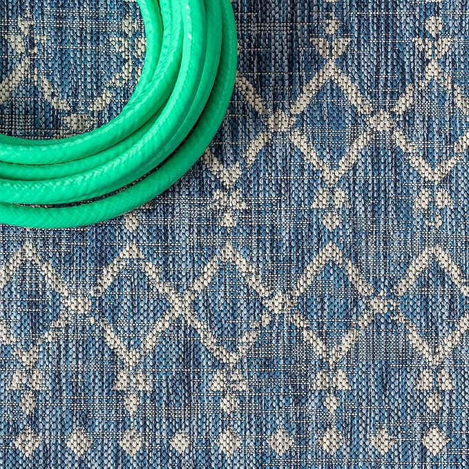 JONATHAN Y SMB108B-3SQ Ourika Moroccan Geometric Textured Weave Indoor/Outdoor Area Rug, Bohemian, Scandinavian for Bedroom, Kitchen, Living Room, Easy-Cleaning, Navy/Light Gray, 3' Square